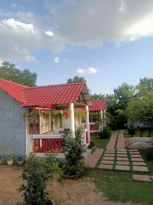 グルガウン Achal Farm जंगल में मंगलヴィラ エクステリア 写真